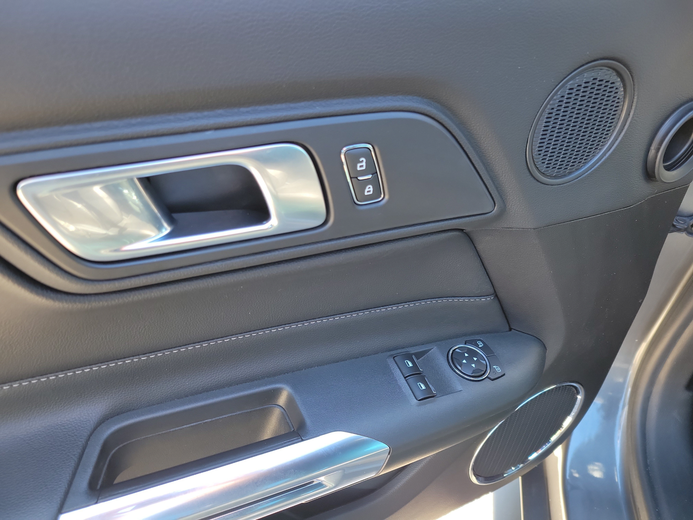 Used 2022 Ford Mustang Premium RWD image 6