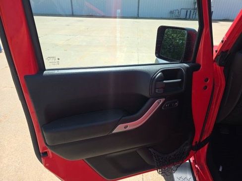 Used 2013 Jeep Wrangler Unlimited Rubicon w/ Dual Top Group AWD/4WD image 15