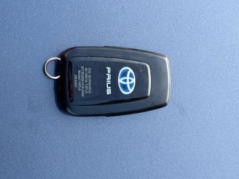 Used 2022 Toyota Prius L Eco FWD image 25