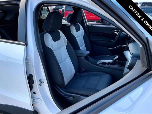 Used 2025 Chevrolet Trax LS w/ LS Convenience Package image 27