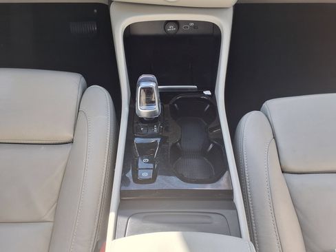 Certified 2023 Volvo XC40 B5 Plus w/ Climate Package AWD/4WD image 34