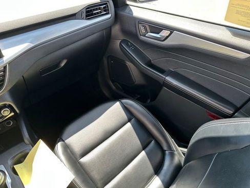 Certified 2023 Ford Escape Platinum image 24