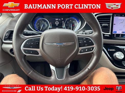 Used 2021 Chrysler Pacifica Touring-L w/ Premium & Safety Sphere Group AWD/4WD image 13