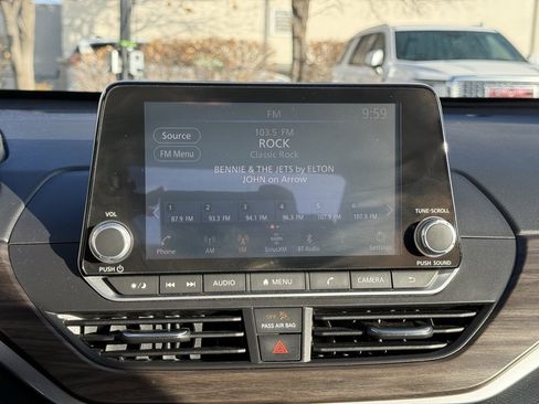 Used 2024 Nissan Altima 2.5 SV image 18