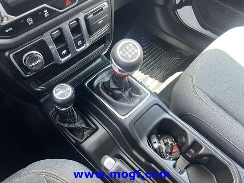 Used 2025 Jeep Wrangler Sport AWD/4WD image 10