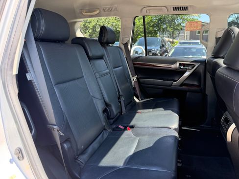 Used 2016 Lexus GX 460 w/ Premium Package AWD/4WD image 12