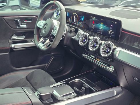 Used 2022 Mercedes-Benz GLB 35 AMG 4MATIC image 30