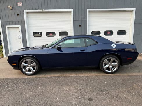 Used 2014 Dodge Challenger SXT w/ Super Sport Group (SS/T) RWD image 7
