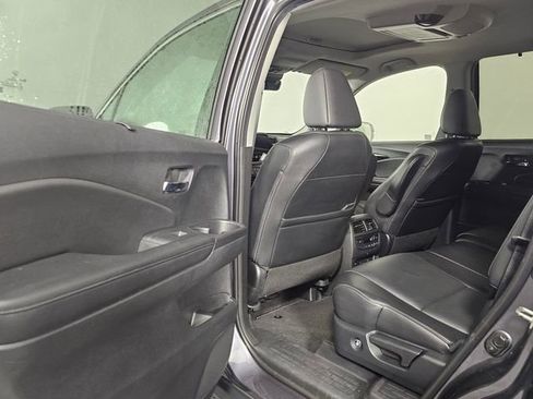 Used 2021 Honda Pilot Touring image 18