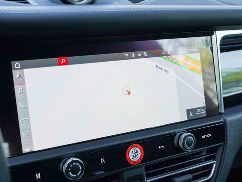 Certified 2026 Porsche Macan image 28