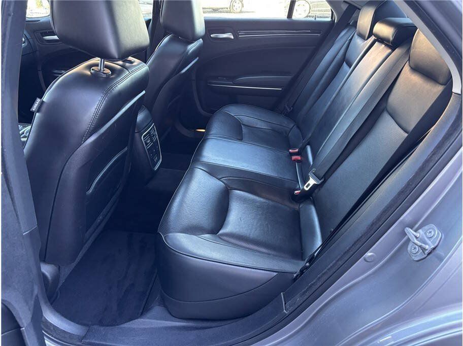 Used 2016 Chrysler 300 C RWD image 15