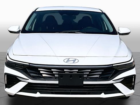 Used 2026 Hyundai Elantra SE FWD image 4