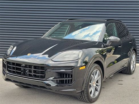 Used 2025 Porsche Cayenne image 1