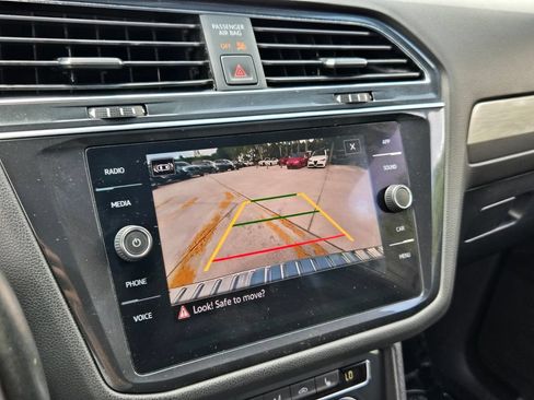 Certified 2021 Volkswagen Tiguan SE R-Line FWD image 24