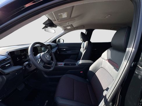 Used 2025 Nissan Kicks SR image 18