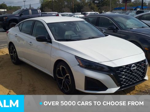 Used 2025 Nissan Altima 2.5 SR image 2