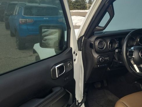 Used 2022 Jeep Wrangler Unlimited Sahara w/ Cold Weather Group image 8