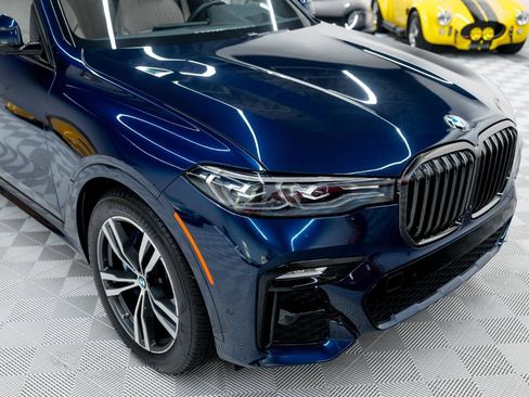 Used 2022 BMW X7 xDrive40i w/ M Sport Package AWD/4WD image 16
