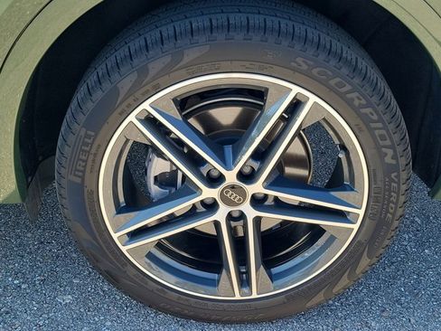 Used 2023 Audi Q5 e Premium Plus w/ Premium Plus Package image 10