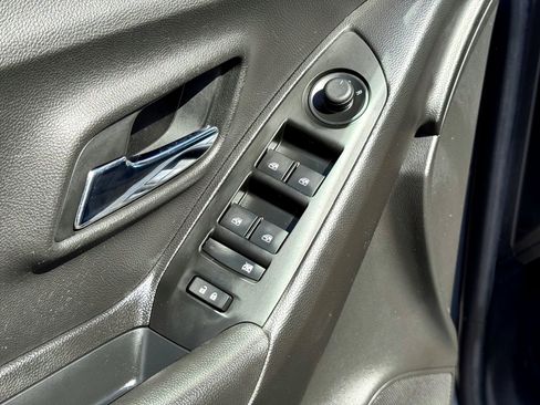 Used 2019 Chevrolet Trax LT w/ LT Convenience Package image 14