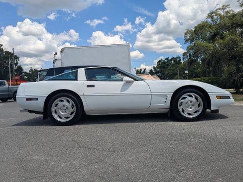 Used 1996 Chevrolet Corvette Coupe RWD image 3