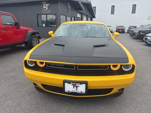 Used 2017 Dodge Challenger R/T RWD image 9