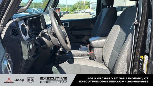 Used 2024 Jeep Wrangler Unlimited w/ Convenience Group AWD/4WD image 10