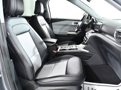 Used 2023 Ford Explorer XLT w/ Equipment Group 202A image 10