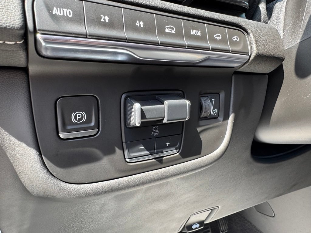 Certified 2024 Cadillac Escalade Premium Luxury w/ Performance Package AWD/4WD image 15