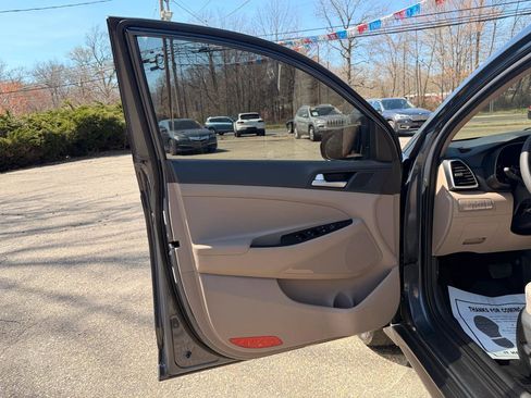 Used 2020 Hyundai Tucson Value w/ Cargo Package image 17