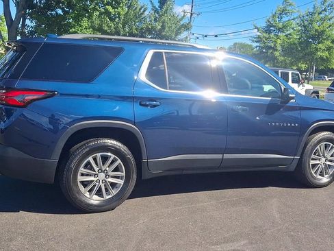 Certified 2023 Chevrolet Traverse LT FWD image 3
