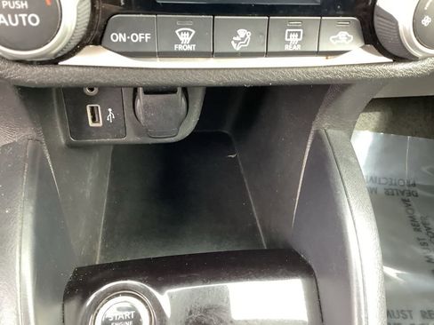 Used 2020 Nissan Versa SR image 27