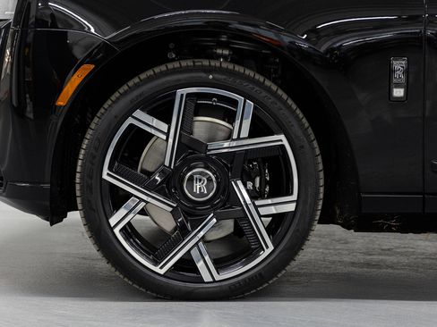 New 2026 Rolls-Royce Cullinan Black Badge image 12