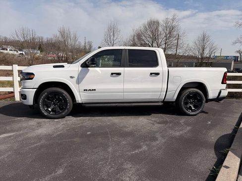 New 2026 RAM 1500 4x4 Crew Cab image 3