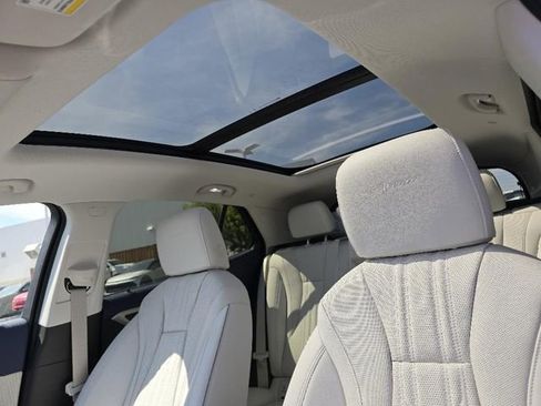 Used 2024 Buick Envision Avenir image 4