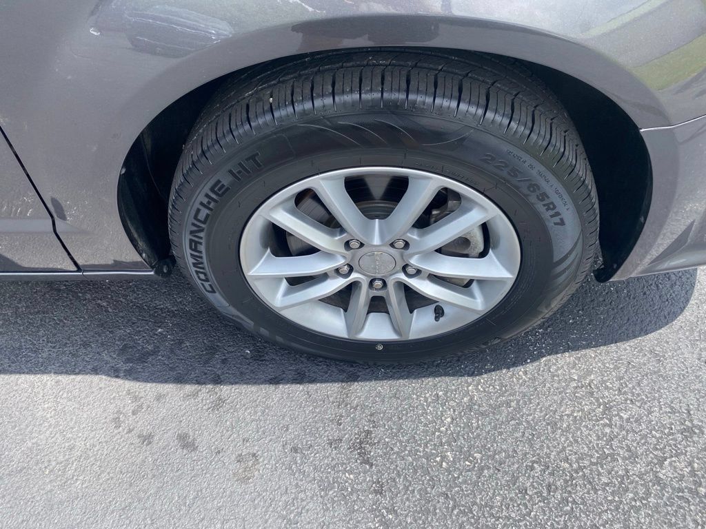 Used 2019 Dodge Grand Caravan SE FWD image 23