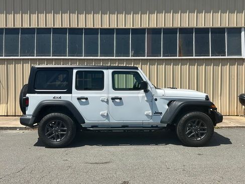 Used 2024 Jeep Wrangler Unlimited Sport AWD/4WD image 3