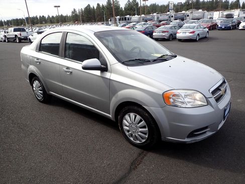 Used 2010 Chevrolet Aveo LT image 7