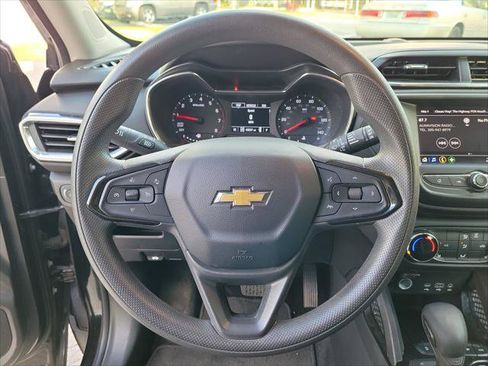 Used 2023 Chevrolet TrailBlazer LT AWD/4WD image 23