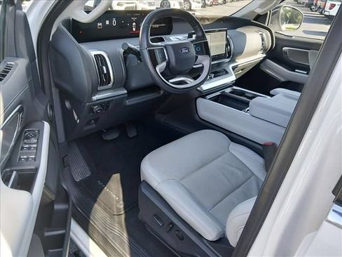 Used 2025 Ford Expedition Max Platinum AWD/4WD image 10