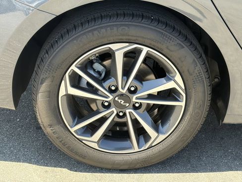 Used 2024 Kia Forte LXS FWD image 14
