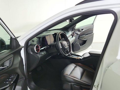 Used 2024 Chevrolet Trax RS w/ Driver Confidence Package FWD image 16