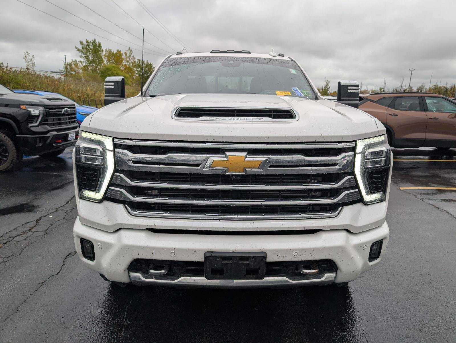 Used 2024 Chevrolet Silverado 2500 High Country w/ Technology Package AWD/4WD image 2