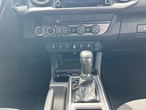 Used 2020 Toyota Tacoma TRD Off-Road w/ Technology Package AWD/4WD image 12