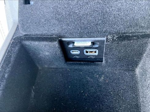 Used 2023 Cadillac XT6 Premium Luxury w/ Technology Package image 16