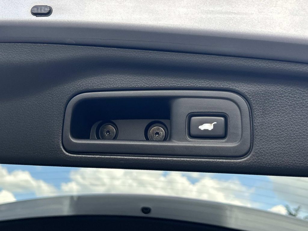 Used 2022 Honda Pilot Elite image 17