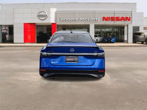 New 2026 Nissan Sentra SR w/ Floor Mat Package FWD image 4