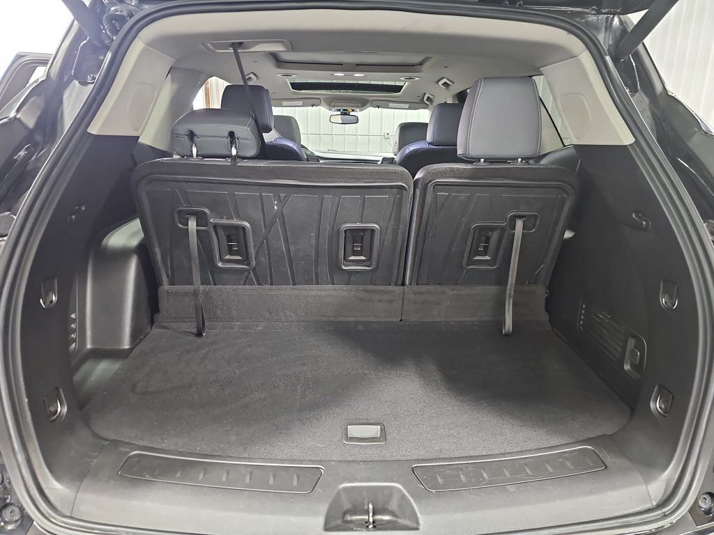 Used 2021 Buick Enclave Essence w/ Sound and Sites Package AWD/4WD image 12