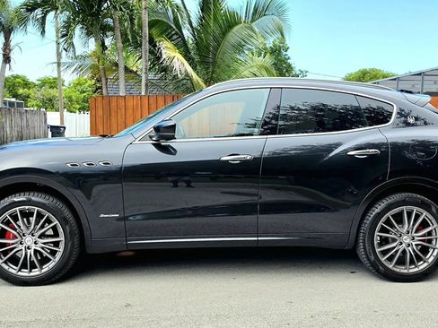 Used 2021 Maserati Levante GranLusso AWD/4WD image 11