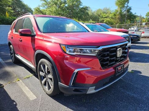 Used 2024 Honda Pilot Touring image 5